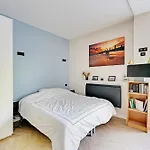 Bright And Quiet Studio In Paris