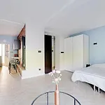 Bright And Quiet Studio In Paris