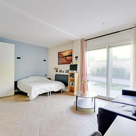 Apartment Bright And Quiet In Paris