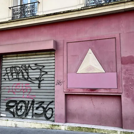 Bright And Quiet In Paris
