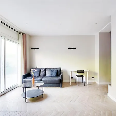 Apartment Bright And Quiet In